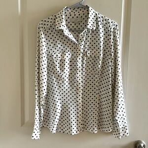 Loft l/s rayon blouse, tapered, cream w/blue dots (maybe blk) front pockets, M